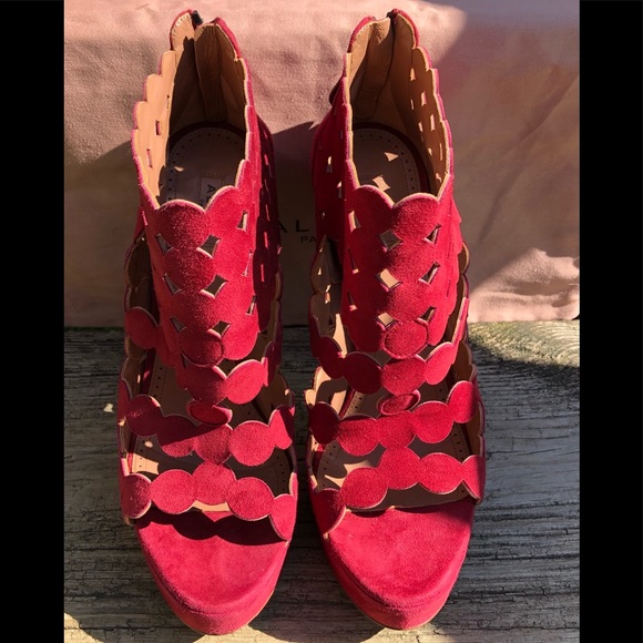 Alaia Red Suede Scalloped CutOut Heel,Size-38.5 - Picture 2 of 16